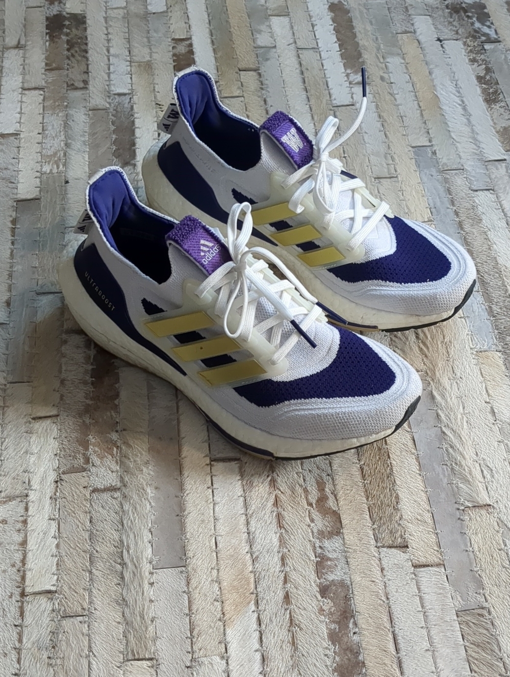Adidas UltraBoost Men's 8.5 21 NCAA Pack - University Of Washington Sneakers